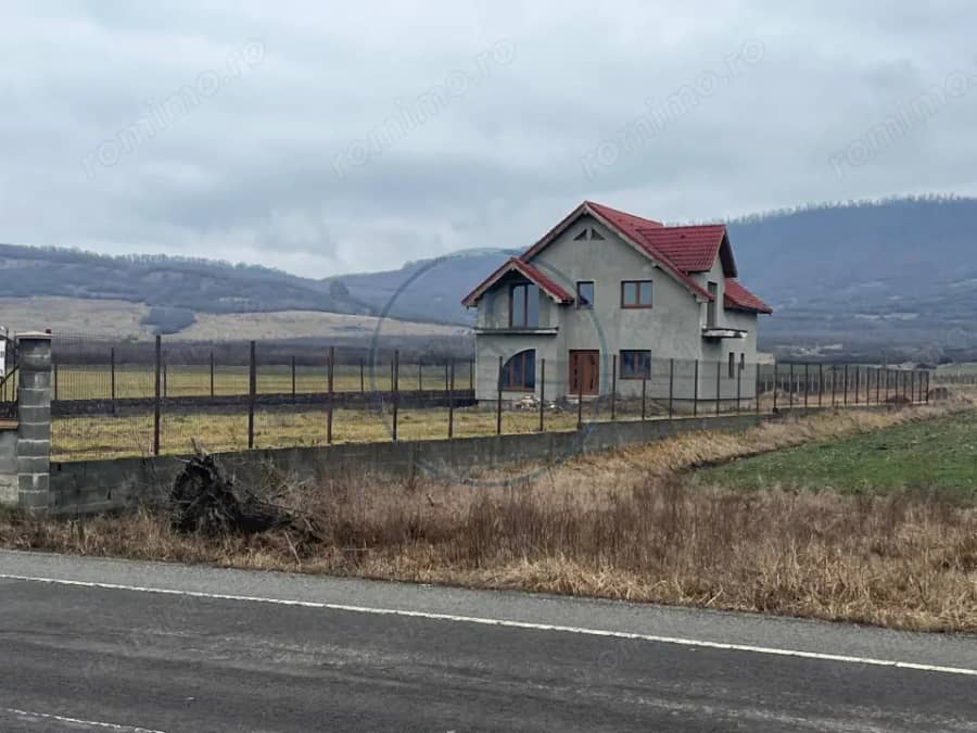 Casa Individuala, 230 mp, 2900 mp teren — fotografie 1 din 10