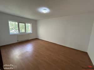 Apartament cu 3 camere de vanzare, zona Piata Moldovei — miniatura 1
