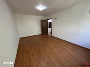 Apartament cu 3 camere de vanzare, zona Piata Moldovei — miniatura 4