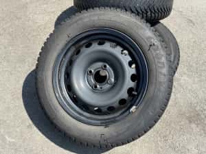 Vând set complet 4 jante tablă + 4 Anvelope de iarnă Goodyear UltraGrip 8 + capace – 185/65 R15 — miniatura 2