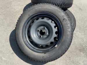 Vând set complet 4 jante tablă + 4 Anvelope de iarnă Goodyear UltraGrip 8 + capace – 185/65 R15 — miniatura 10