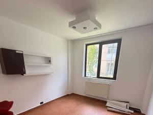 Ofer spre chirie Spatiu comercial 65 MP ,central ,650 Euro luna — miniatura 7