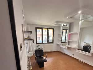 Ofer spre chirie Spatiu comercial 65 MP ,central ,650 Euro luna — miniatura 10