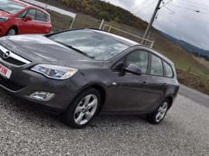 Opel Astra J 1.4i -Turbo 140CP — miniatura 4