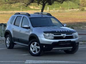Dacia Duster / 4x4 / 2011 / Diesel / / Euro 5 / Top — miniatura 2
