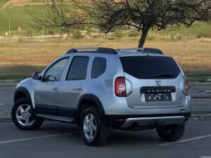 Dacia Duster / 4x4 / 2011 / Diesel / / Euro 5 / Top — miniatura 3