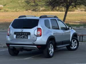 Dacia Duster / 4x4 / 2011 / Diesel / / Euro 5 / Top — miniatura 4