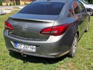 Vând Opel Astra Notchback 1.4 Turbo benzină, 140 CP — miniatura 5