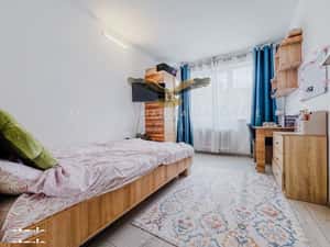 Apartament spatios cu 3 camere|decomandat|etaj 2| Central/Horea