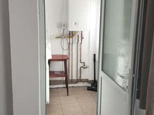 Închiriez garsonieră etajul 1, zona Iulia Zamfirescu. — miniatura 5