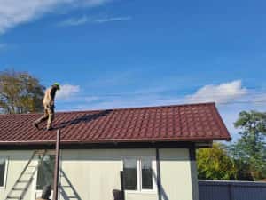 Executăm acoperișuri complete sau parțiale pentru case, vile, hale,