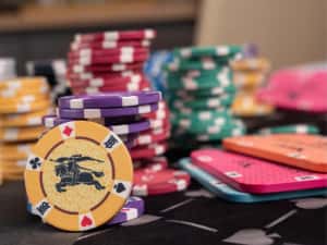 Masa Burberry + Scaune Burberry + Jetoane Burberry POKER set complet — miniatura 3
