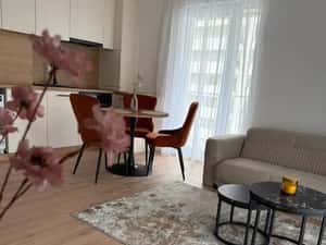 Apartament cu 3 camere, 53 mp, terasa, zona Eroilor