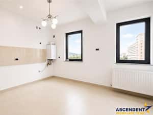 Decomandat, Clasa A, structura luminoasa, Isaran, Tractorul, Brasov — miniatura 4