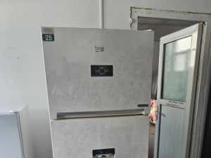 Frigider cu doua usi BEKO , No Frost,406 litri,H 187 cm, Clasa E, Dozator apa Gold !