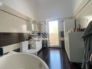 SAD cu 3 camere + spatiu comercial la demisol, — miniatura 4