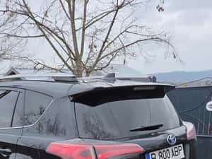 Toyota RAV 4 hibrid cu 300.000 km