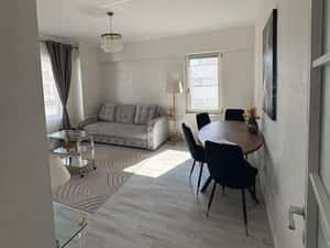 Apartament modern de închiriat-2 camere Royal Town — miniatura 3