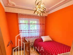 Apartament 3 camere + cameră amenajată la subsol | 2 băi | Tractorul — miniatura 3