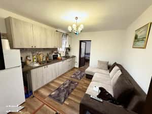 Apartament Busteni - mobilat, cu terasa acoperita si beci interior! — miniatura 3
