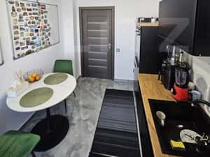 Apartament 2 camere decomandat, terasa 27 mp, 2 parcari, zona Terra — miniatura 5