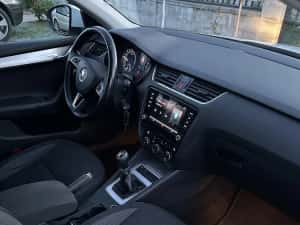 Skoda Octavia / 2020 / Euro 6 / Carplay — miniatura 6