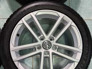 Roti/ jante aliaj R17 originale Vw Golf Passat Caddy 225/45/17 Dunlop — miniatura 2