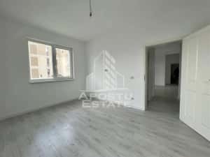 Apartament cu 2 camere, bucatarie inchisa in Giroc la asfalt — miniatura 8