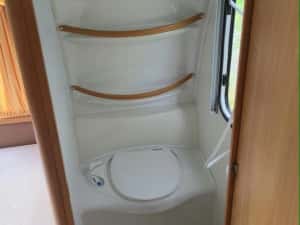 Rulota Chateau Lunar 430, An 2005, 2 zone, Pat matrimonial, Panouri solare, boiler gaz, full of camping — miniatura 7