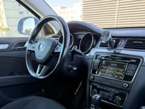 Skoda Superb Combi 2.0 TDI DSG — miniatura 4
