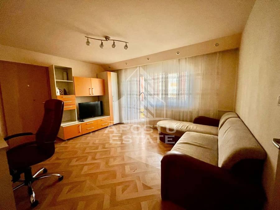 Apartament cu 3 camere, 2 bai, etaj intermediar, zona Aradului — fotografie 1 din 10