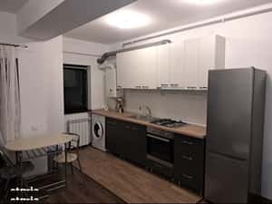 Închiriez studio cu loc parcare. — miniatura 2