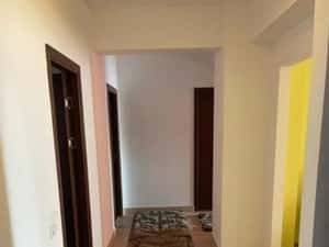 Ultracentral (Blvd Mamaia)- 3 camere decomandate,termen lung-600euro — miniatura 5