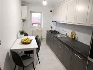 Apartament 3 camere, decomandat, cu 2 bai, etaj 1, Bartolomeu, Brasov — miniatura 4