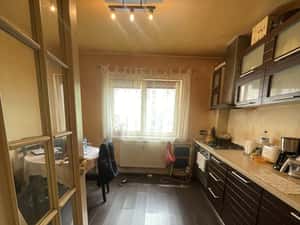 Apartament cu balcoane, lift și aer condiționat în Sector 5 — miniatura 4