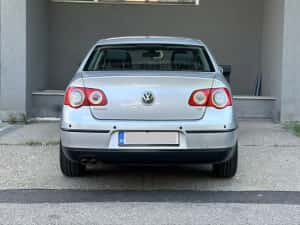 volkswagen passat 1.9 TDI -105 CP -130.000 KM — miniatura 2