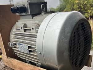 Motor NOU 5,5 kw—1450 rot/min, 7,5 HP, CHT, made in ITALY — miniatura 4