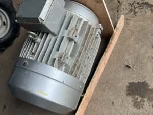 Motor NOU 5,5 kw—1450 rot/min, 7,5 HP, CHT, made in ITALY — miniatura 5