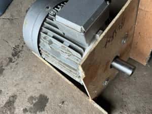 Motor NOU 5,5 kw—1450 rot/min, 7,5 HP, CHT, made in ITALY — miniatura 10