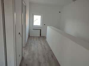 Sacalaz, 1/2 Duplex P+M 4 Camere,2 Bai,Terasa Acoperita — miniatura 10
