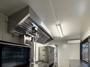 Rulote Comerciale Street Food, Rotiserie, Gogosi In Stoc Si La Comanda — miniatura 6