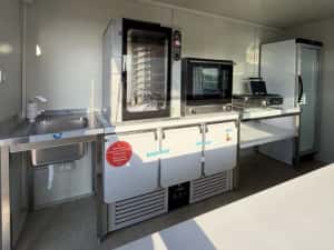 Rulote Comerciale Street Food, Rotiserie, Gogosi In Stoc Si La Comanda — miniatura 10