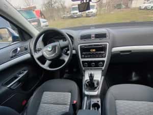 Skoda Octavia benzina 1 6 an2013 cu dotări perfecta stare ieftin GARAN — miniatura 4