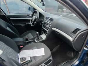 Skoda Octavia benzina 1 6 an2013 cu dotări perfecta stare ieftin GARAN — miniatura 6