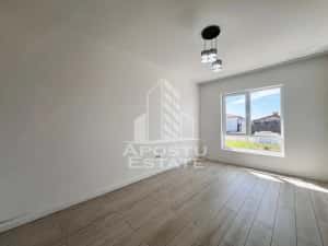 Jumatate de Duplex, 4 camere, 2 locuri de parcare,curte, Mosnita Noua