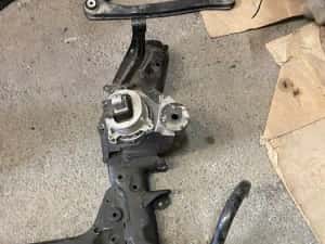 jug motor punte fata bmw x5 g05 — miniatura 6