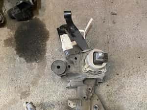 jug motor punte fata bmw x5 g05 — miniatura 8