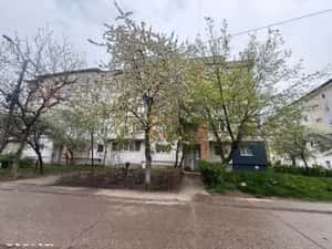 Podul cu Lanturi- Zona Nord- 2 camere decomandate- etaj intermediar