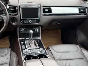 Volkswagen Touareg Automată 262 HP Diesel — miniatura 4
