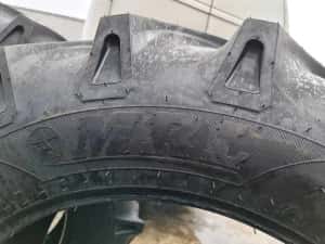 Anvelope 16.9-34 MRL 14 pliuri cauciucuri noi tractor FIAT spate — miniatura 4
